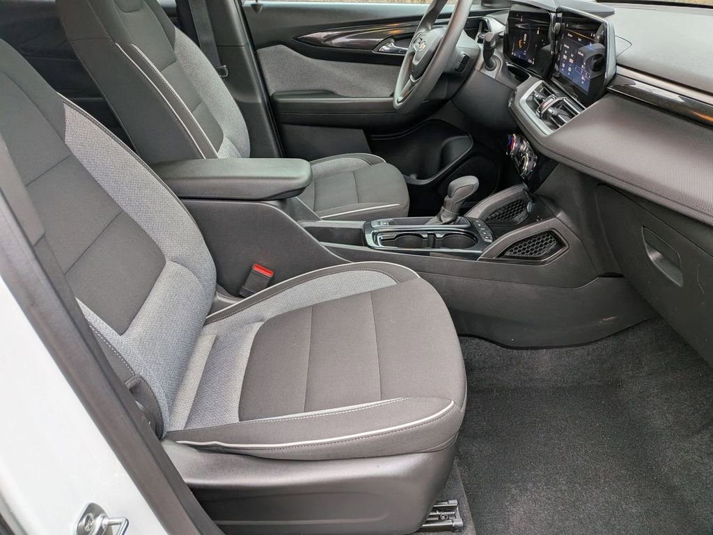 Used 2025 Chevrolet TrailBlazer LT image 29