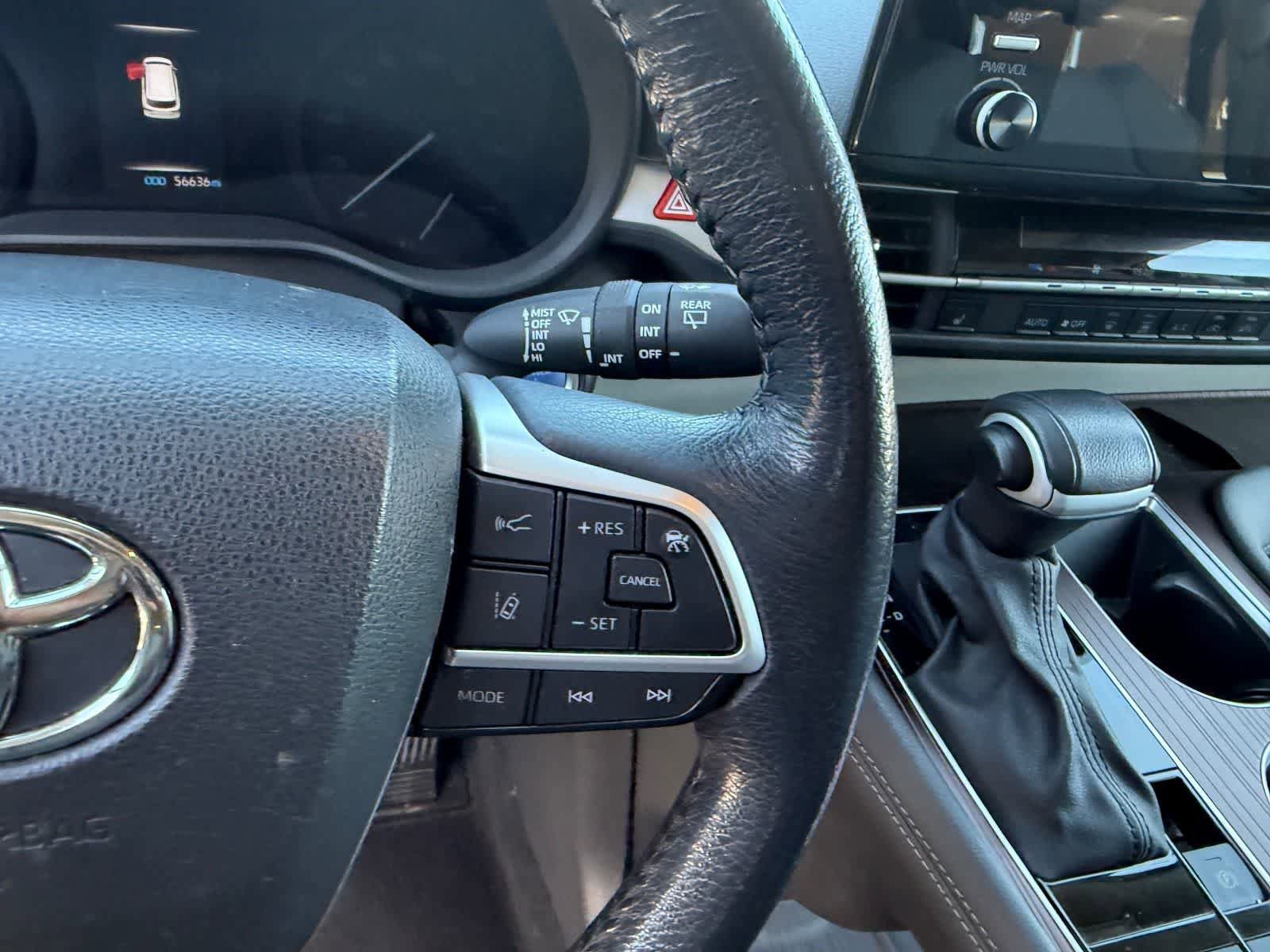 Used 2024 Toyota Sienna XLE FWD image 17