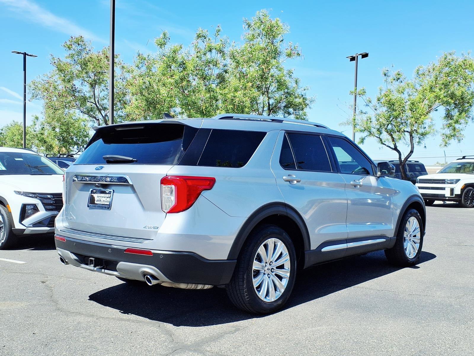 Used 2021 Ford Explorer Limited w/ Equipment Group 301A AWD/4WD image 6