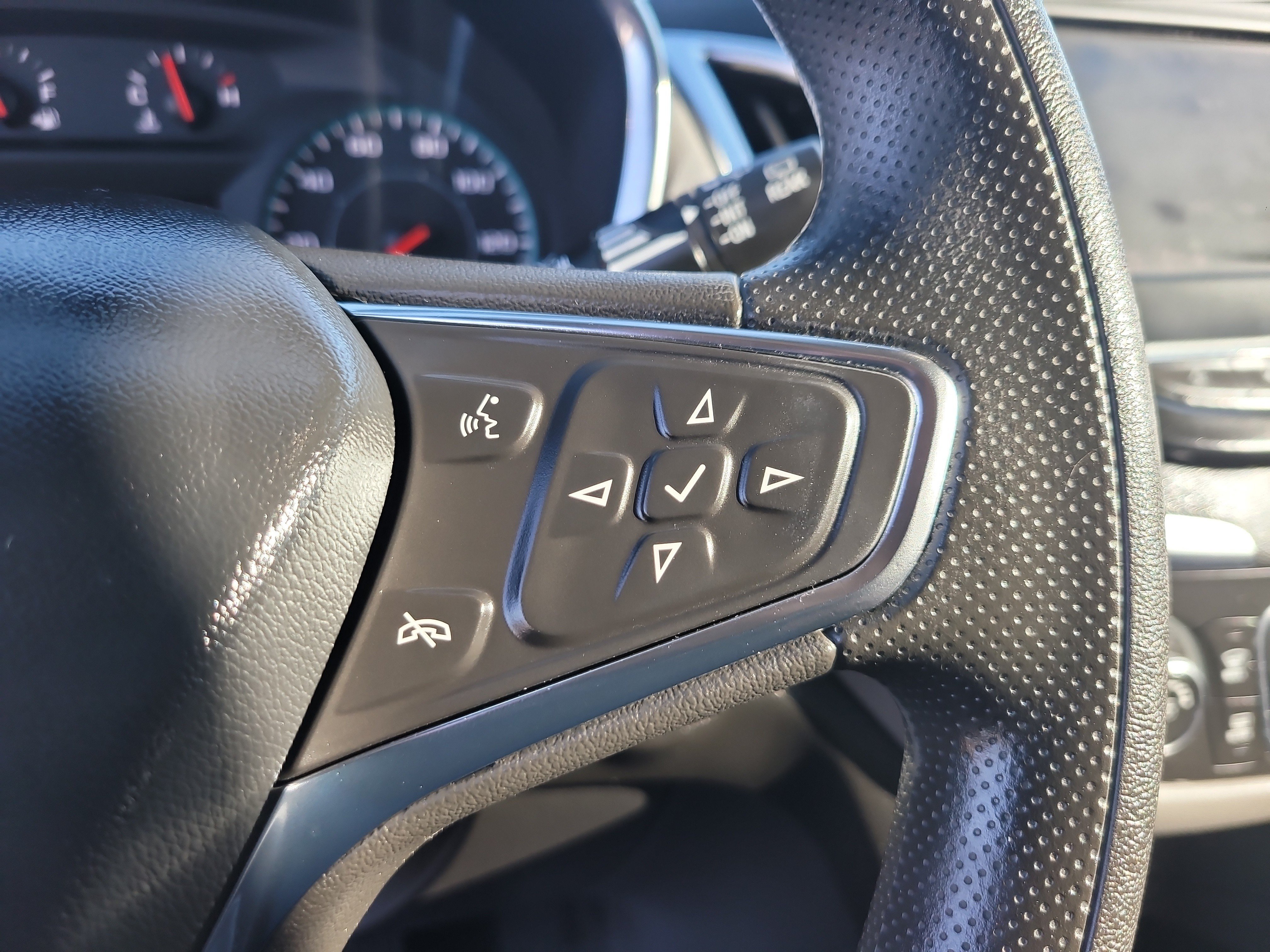 Used 2023 Chevrolet Equinox LS w/ Driver Confidence II Package FWD image 28