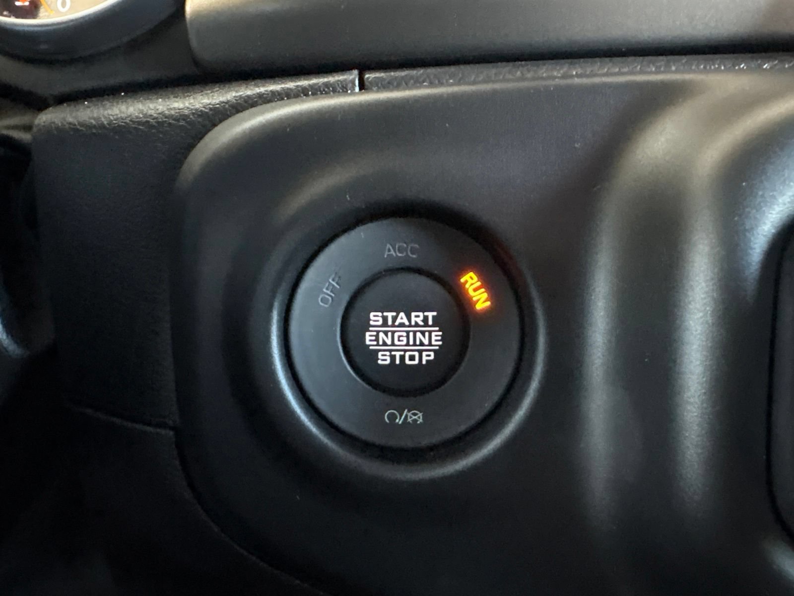 Used 2023 Jeep Gladiator Sport AWD/4WD image 24
