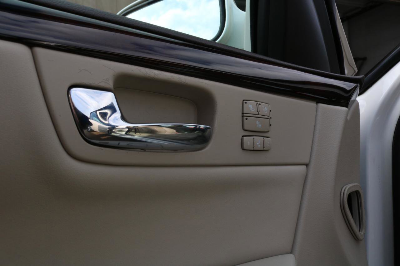 Used 2009 Cadillac DTS w/ Sun And Sound Package image 19