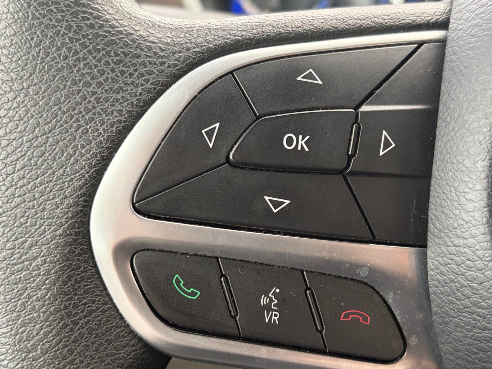 Used 2017 Chrysler Pacifica Touring FWD image 33