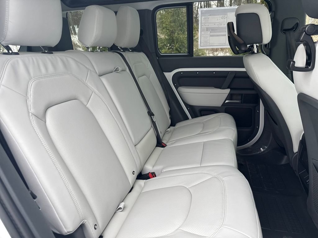 New 2026 Land Rover Defender 110 X-Dynamic SE image 17
