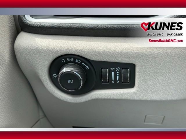 Used 2024 Chrysler Pacifica Select FWD image 43