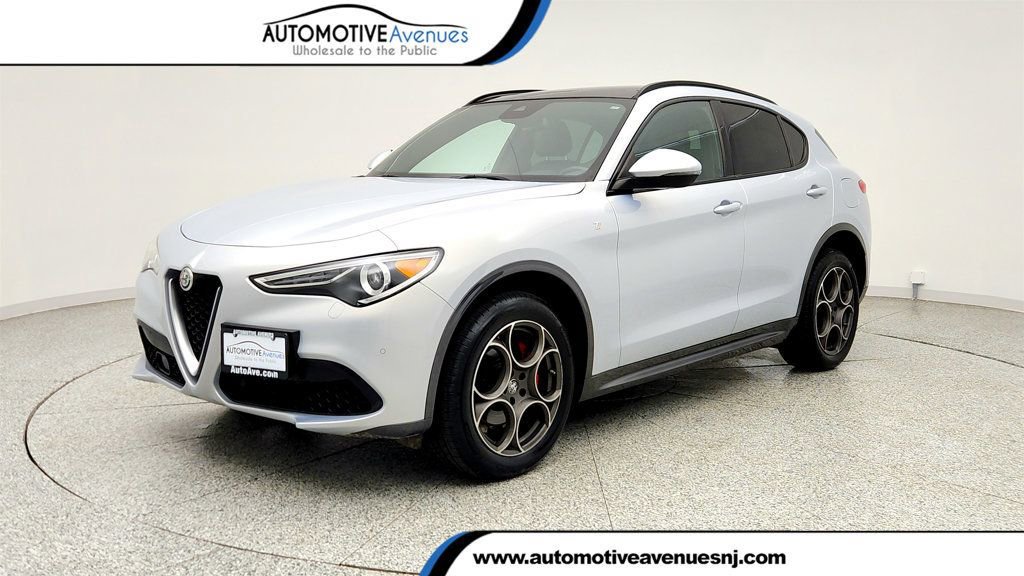 Used 2022 Alfa Romeo Stelvio Ti AWD/4WD image 1
