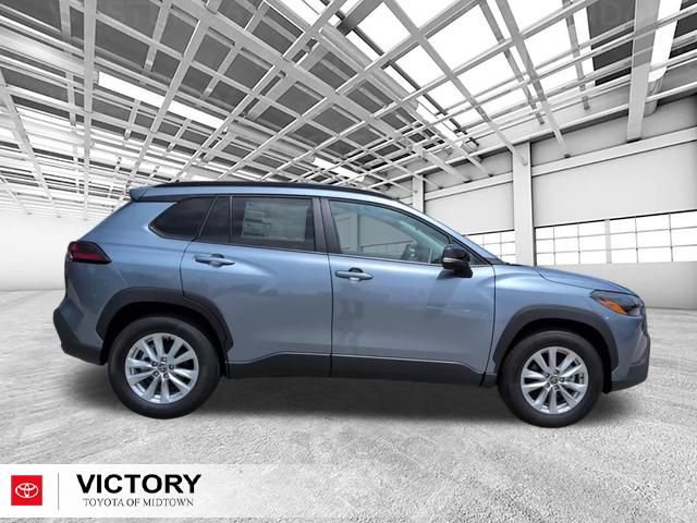 Used 2026 Toyota Corolla Cross LE w/ Moonroof Package AWD/4WD video 2
