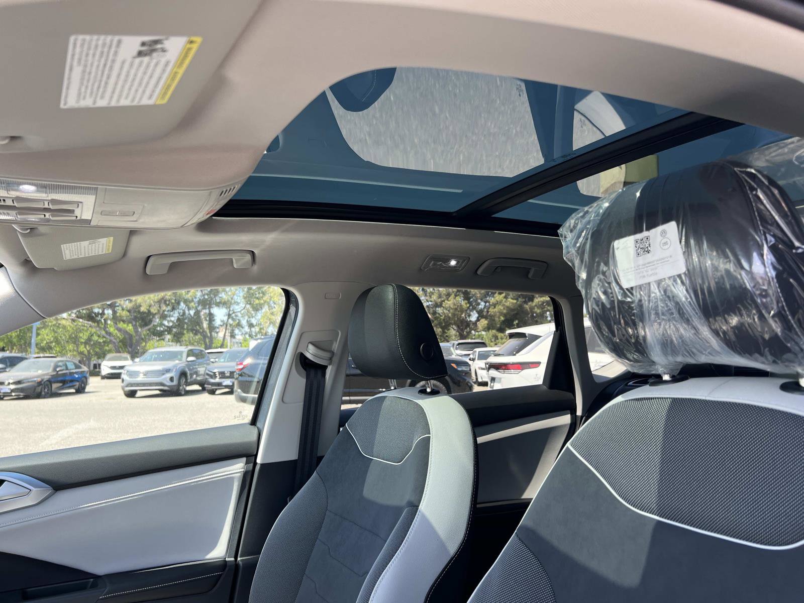 New 2025 Volkswagen Taos SE image 17