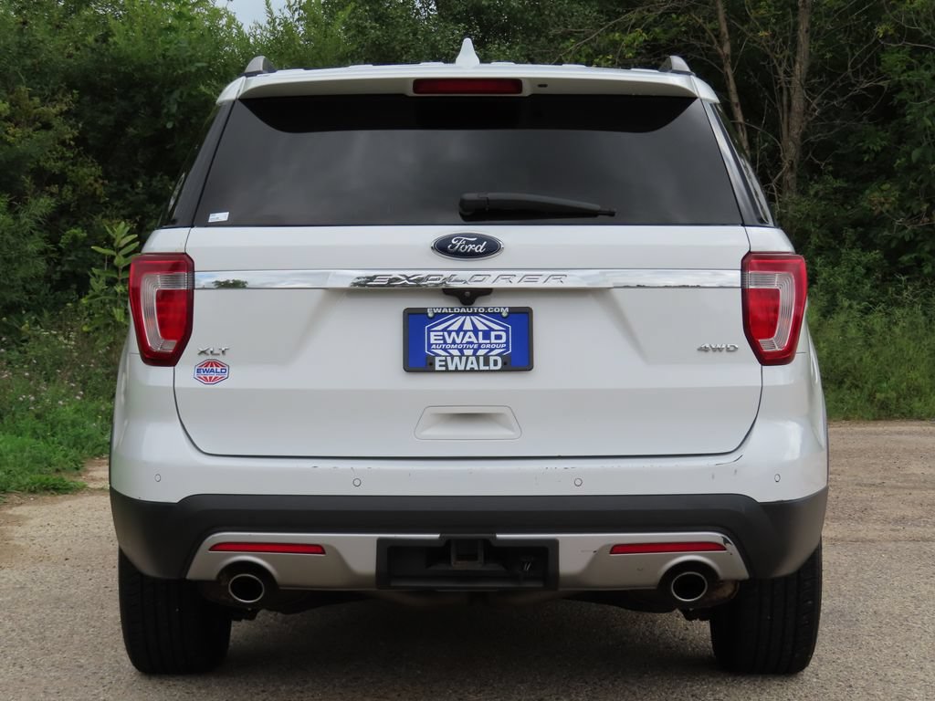Used 2017 Ford Explorer XLT w/ Equipment Group 202A AWD/4WD image 15