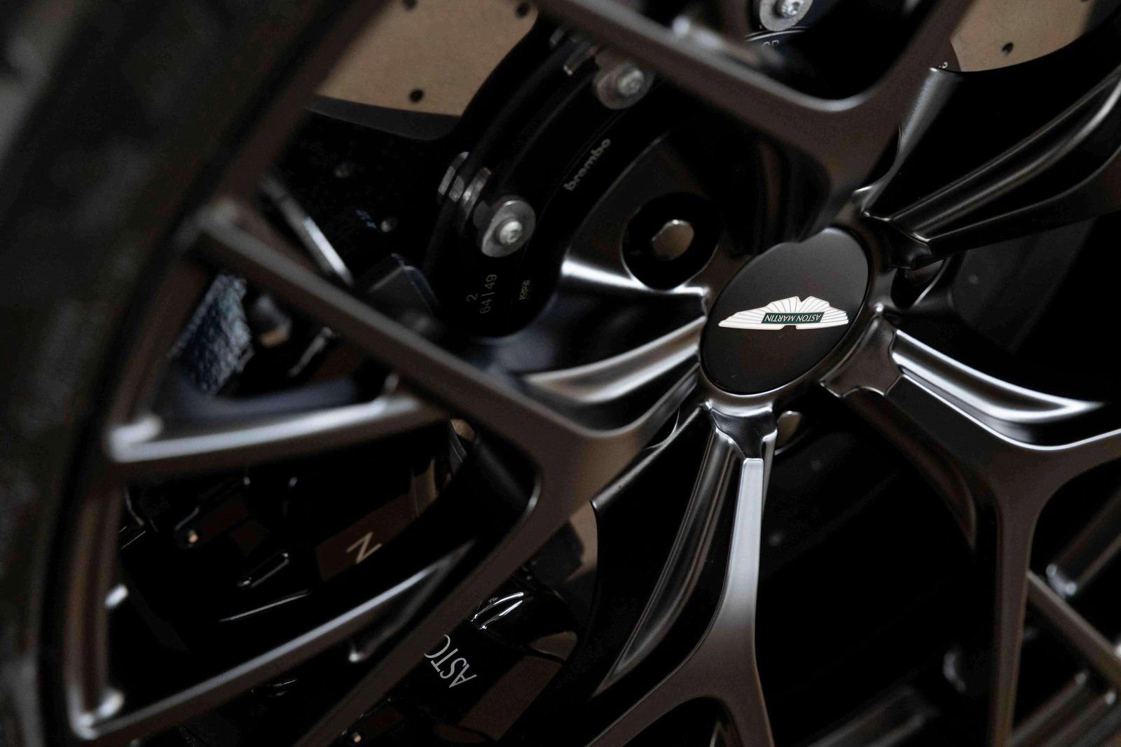 Used 2025 Aston Martin DB12 Coupe RWD image 22