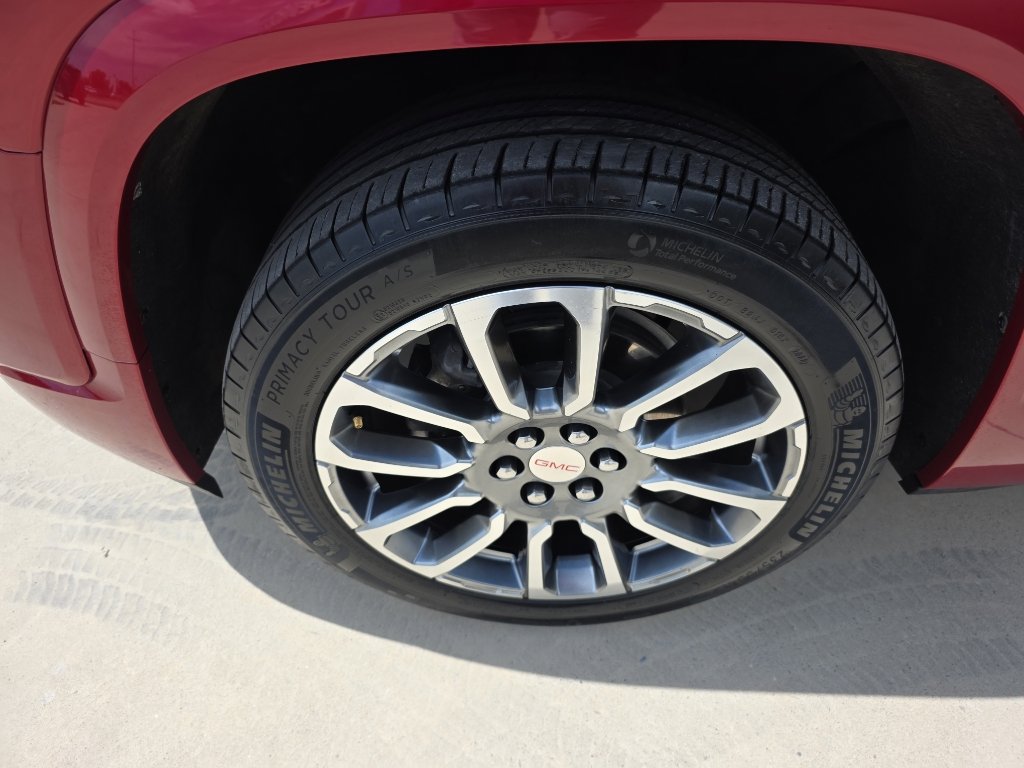 Used 2023 GMC Acadia Denali w/ Denali Technology Package FWD image 5