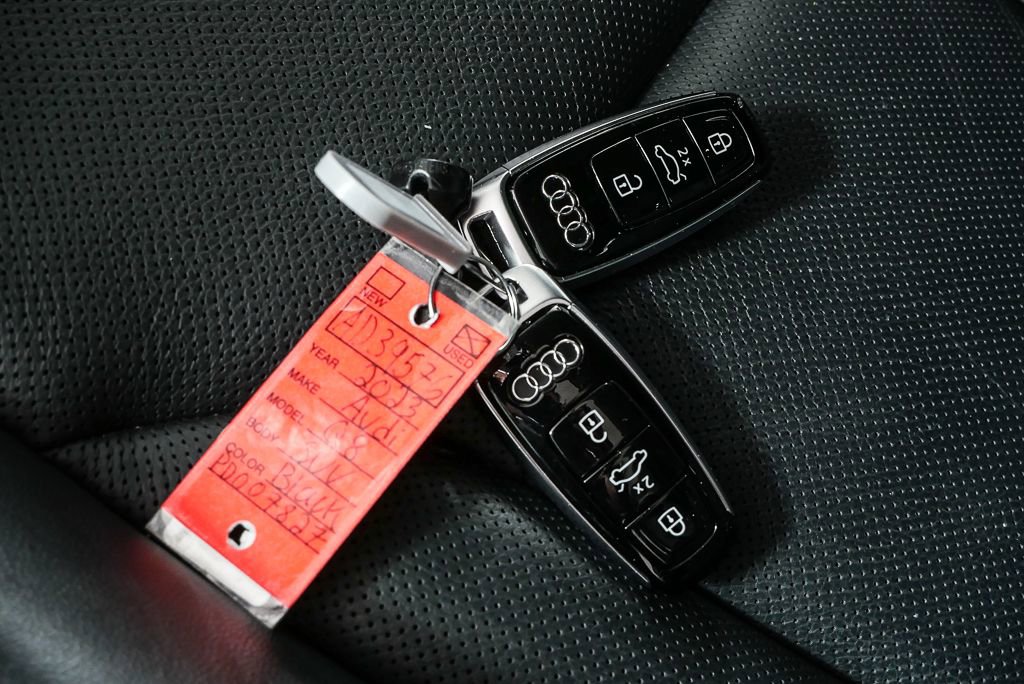 Used 2023 Audi Q8 Prestige w/ Prestige Package image 39