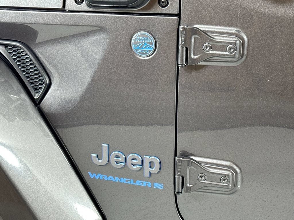 Used 2024 Jeep Wrangler Unlimited AWD/4WD image 9