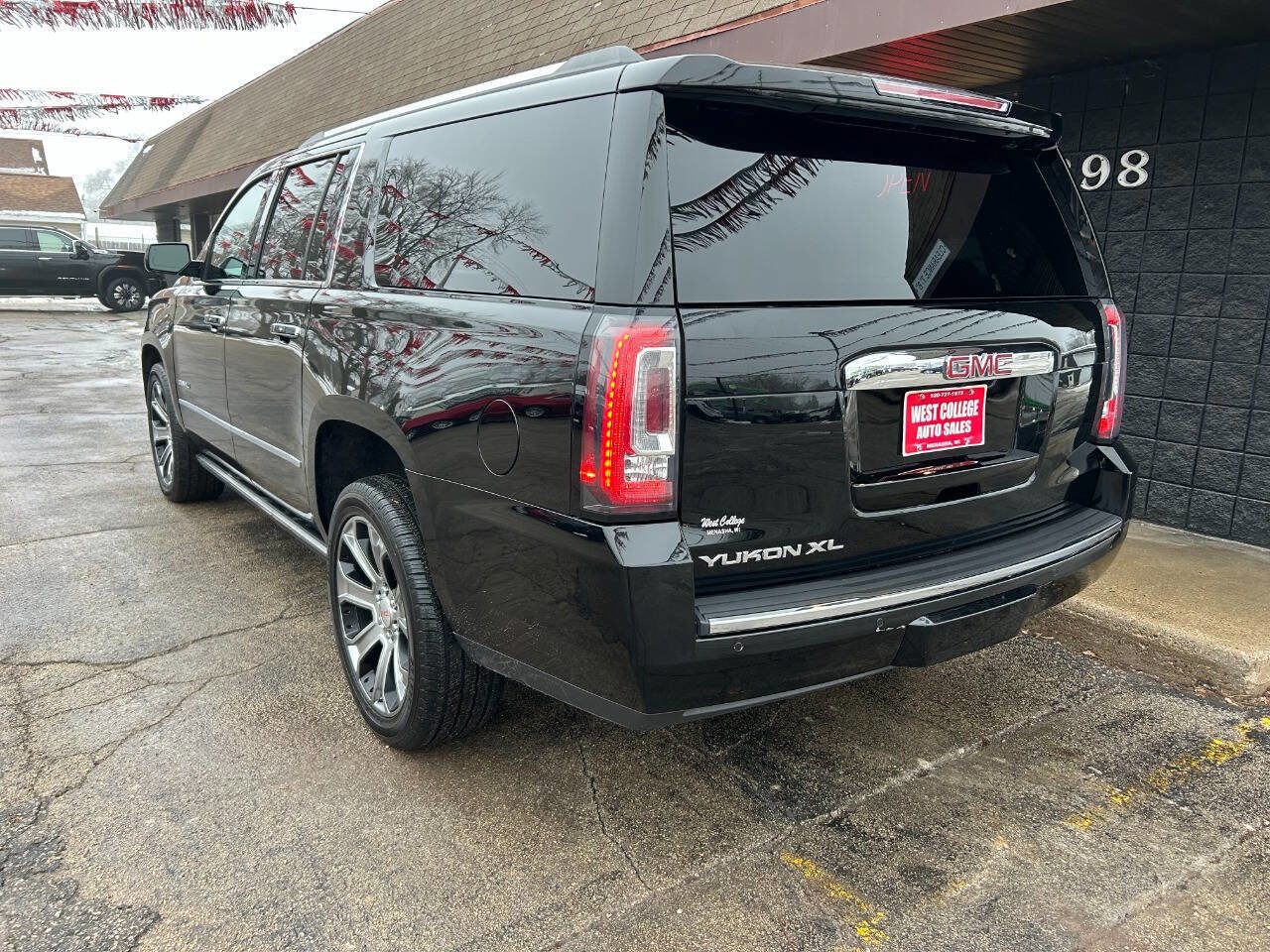 Used 2017 GMC Yukon XL Denali w/ Open Road Package image 5