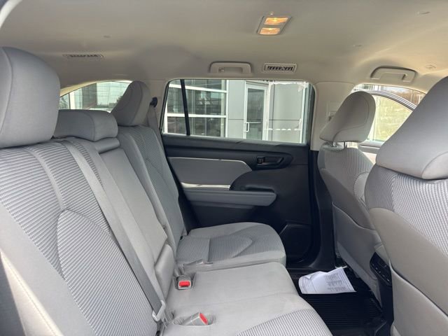 Used 2023 Toyota Highlander LE AWD/4WD image 29