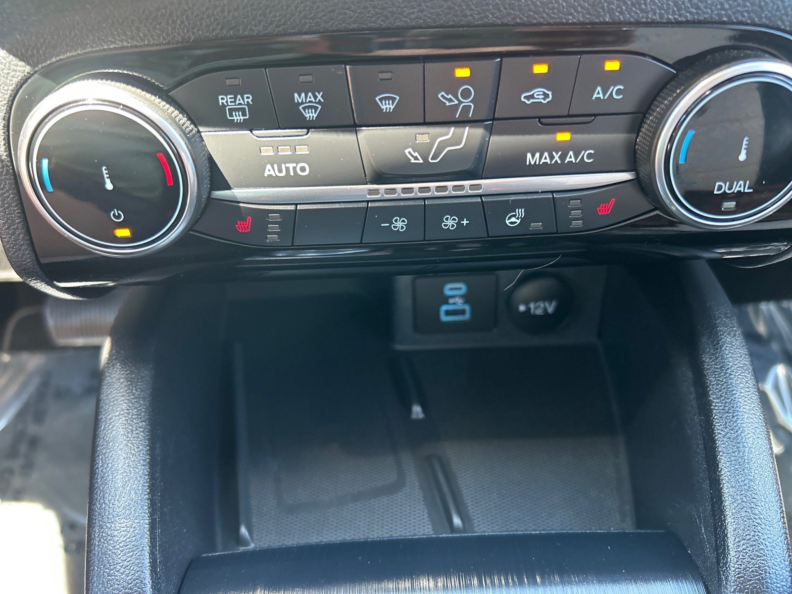 Certified 2022 Ford Escape Titanium w/ Titanium Premium Package FWD image 31