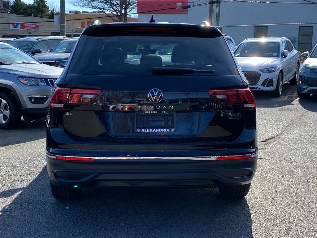 Certified 2023 Volkswagen Tiguan SE w/ Panoramic Sunroof Package image 3