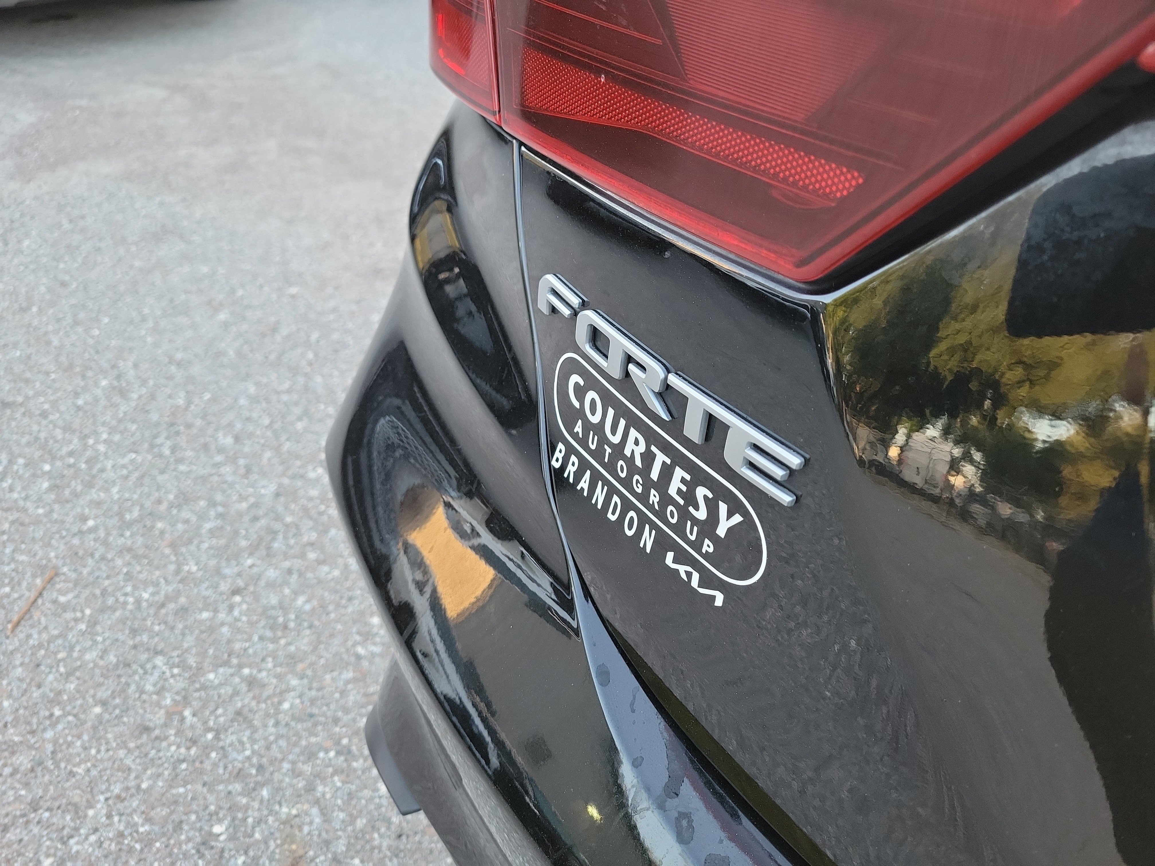 Used 2023 Kia Forte LXS w/ LXS Technology Package FWD image 8