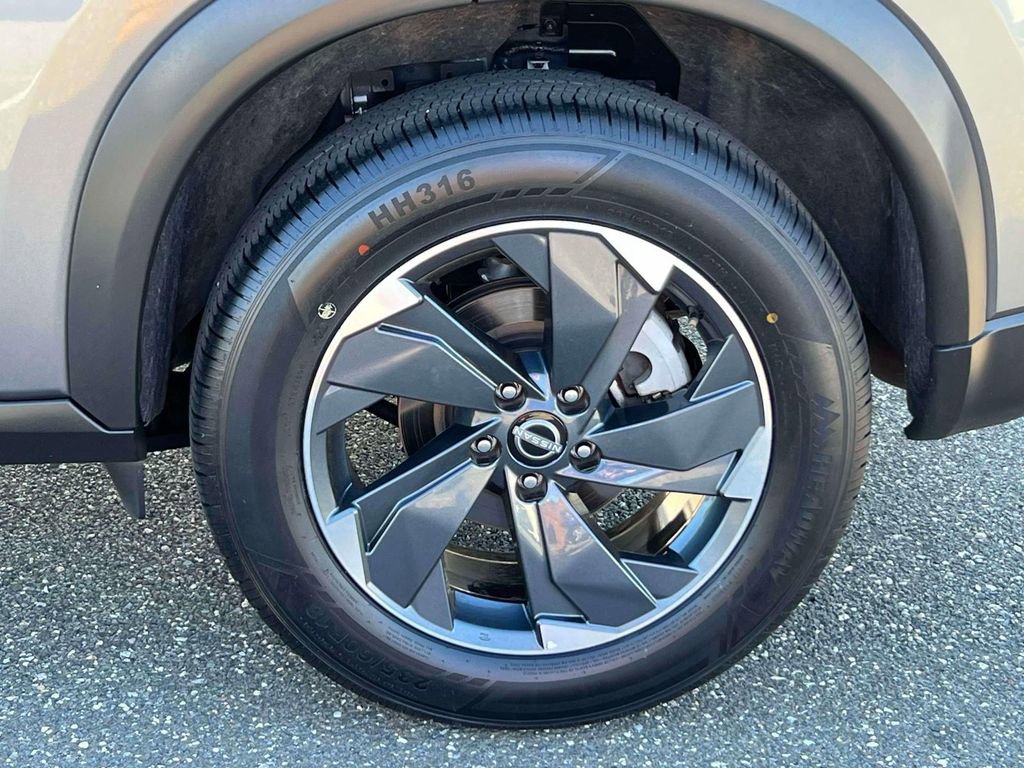 Certified 2024 Nissan Rogue SV image 9