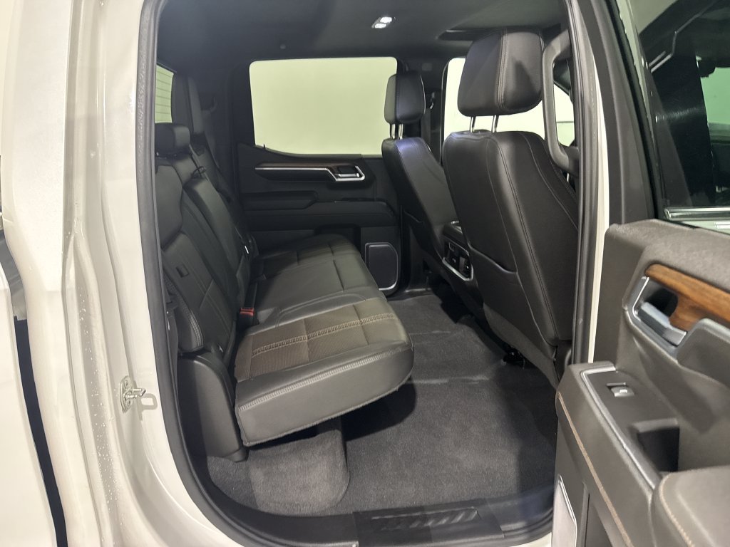 Used 2022 Chevrolet Silverado 1500 High Country w/ High Country Premium Package AWD/4WD image 24