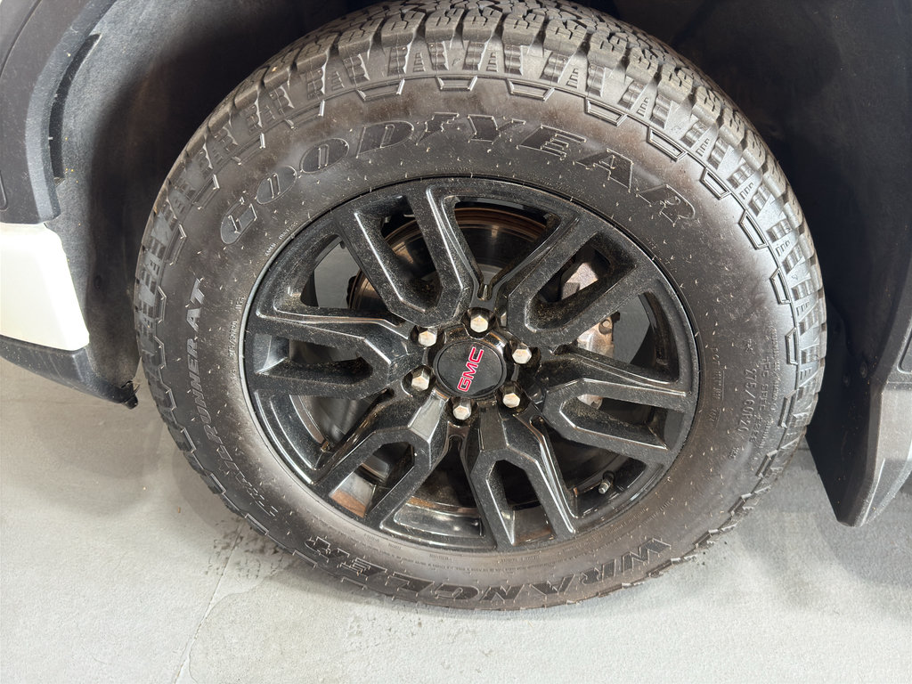 Used 2025 GMC Sierra 1500 Elevation w/ X31 Off-Road Package AWD/4WD image 9