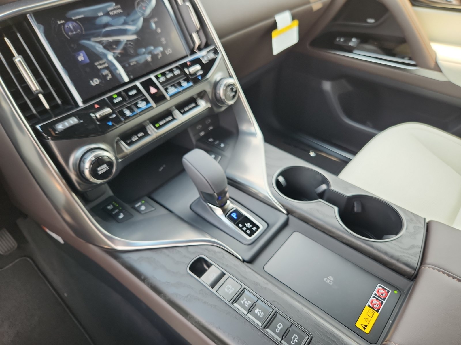 New 2026 Lexus LX 700h Luxury w/ Appearance Package AWD/4WD image 15