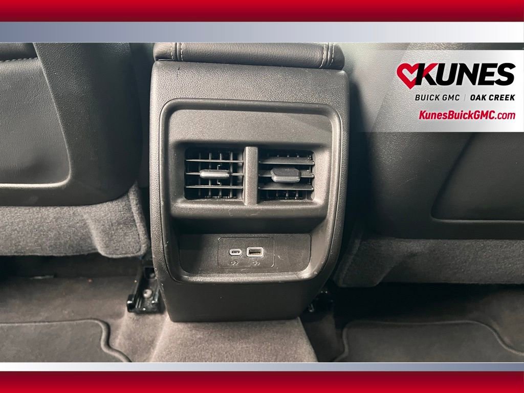 Used 2025 Cadillac XT4 Premium Luxury image 9