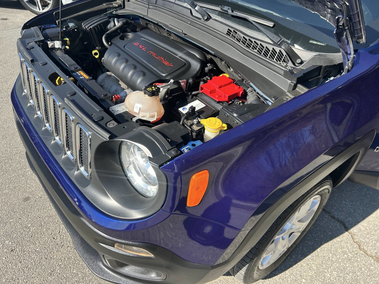 Used 2018 Jeep Renegade Latitude w/ Cold Weather Group AWD/4WD image 19