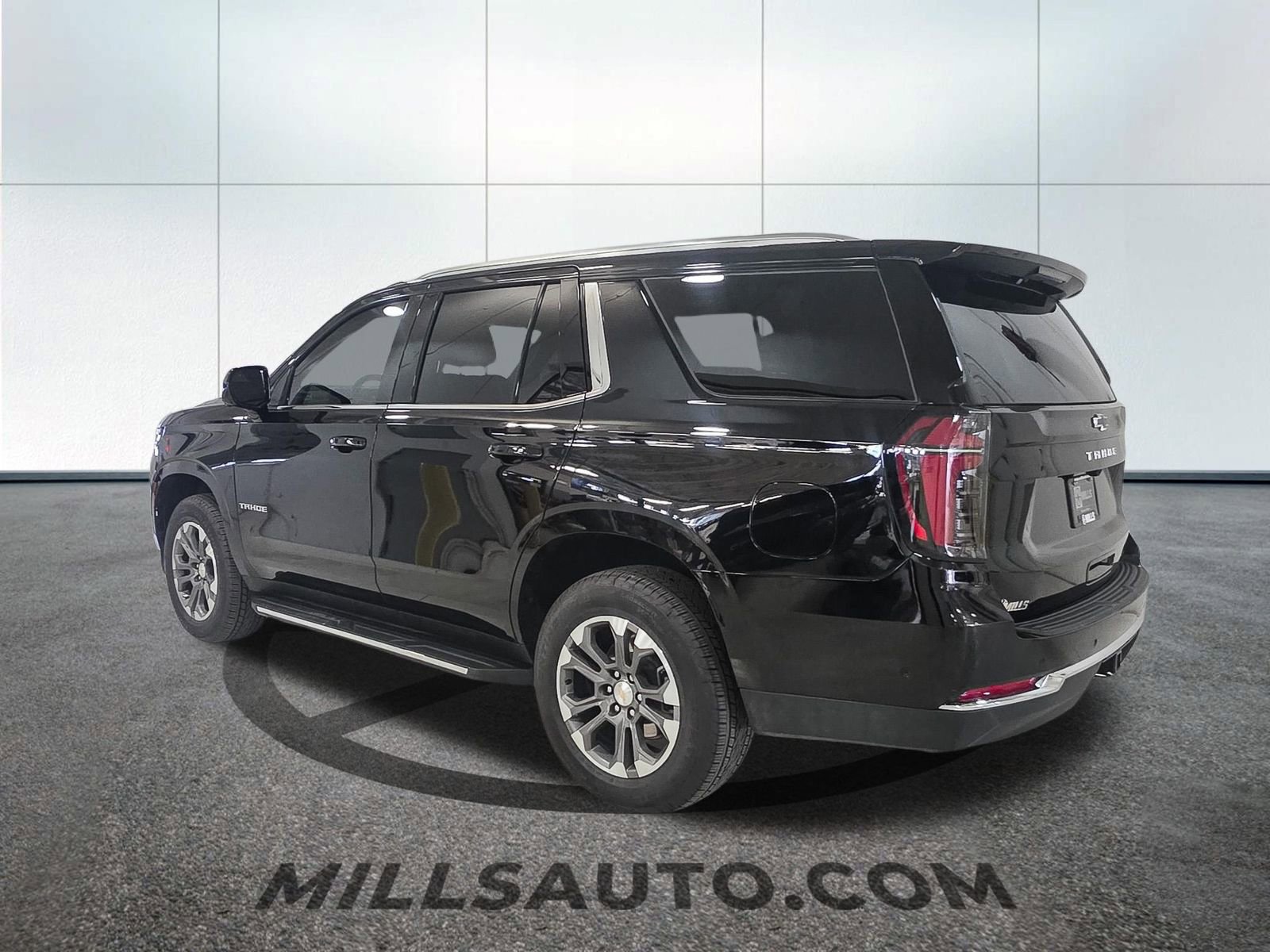 Certified 2025 Chevrolet Tahoe LS AWD/4WD image 4