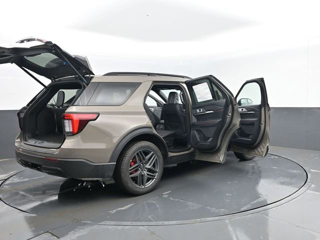 New 2026 Ford Explorer ST-Line w/ ST-Line Street Pack AWD/4WD image 32