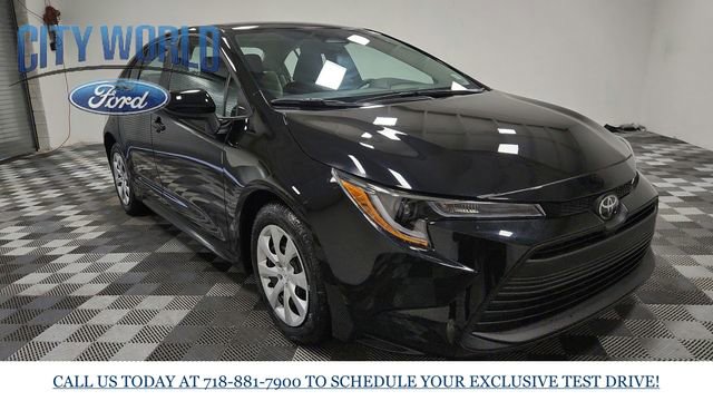Used 2025 Toyota Corolla LE image 2