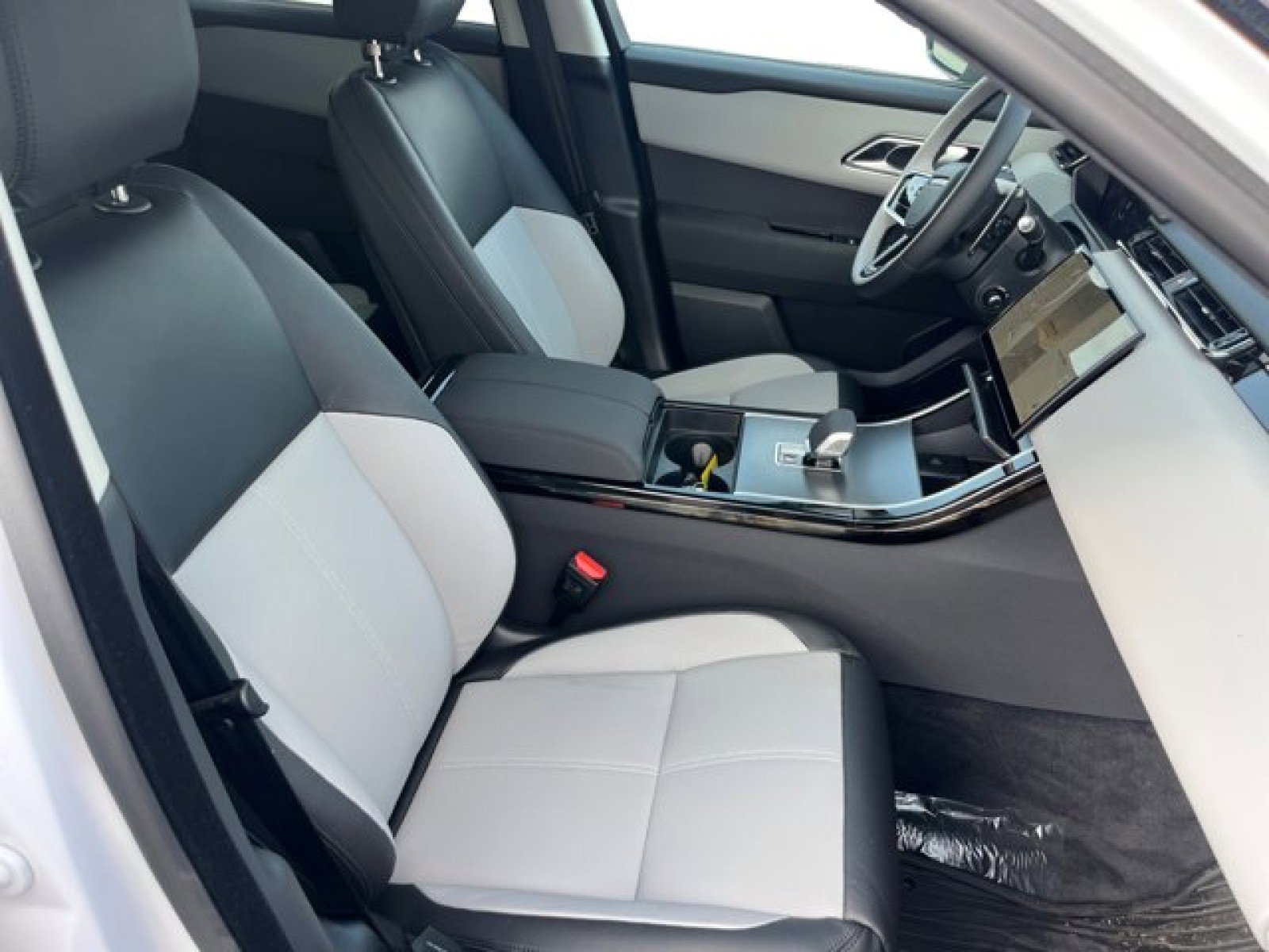 New 2025 Land Rover Range Rover Velar Dynamic SE image 20