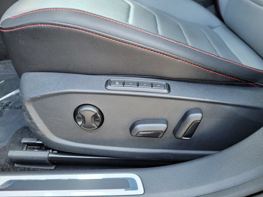 Used 2025 Volkswagen Jetta GLI Autobahn FWD image 13