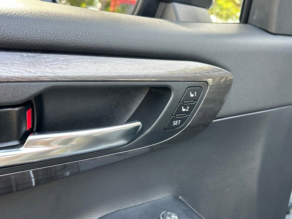 Used 2021 Toyota Highlander Limited image 27