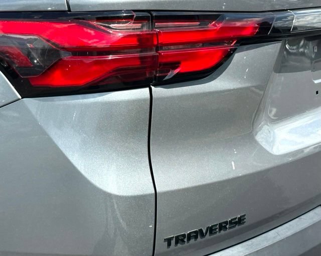 Used 2023 Chevrolet Traverse RS FWD image 11