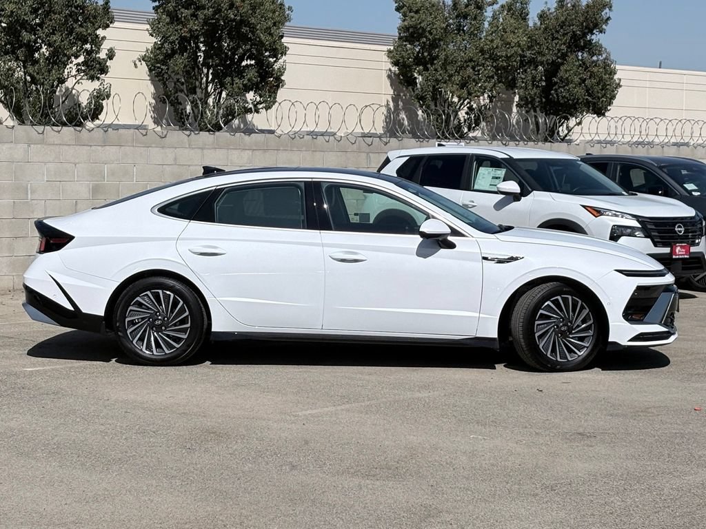 New 2026 Hyundai Sonata Limited FWD image 3