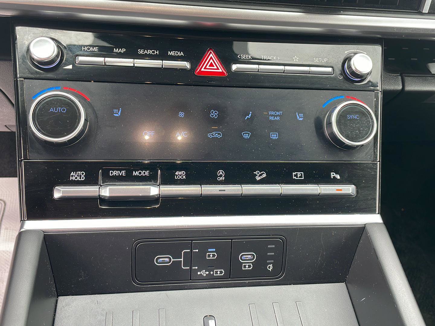 Used 2025 Hyundai Santa Fe SEL AWD/4WD image 19