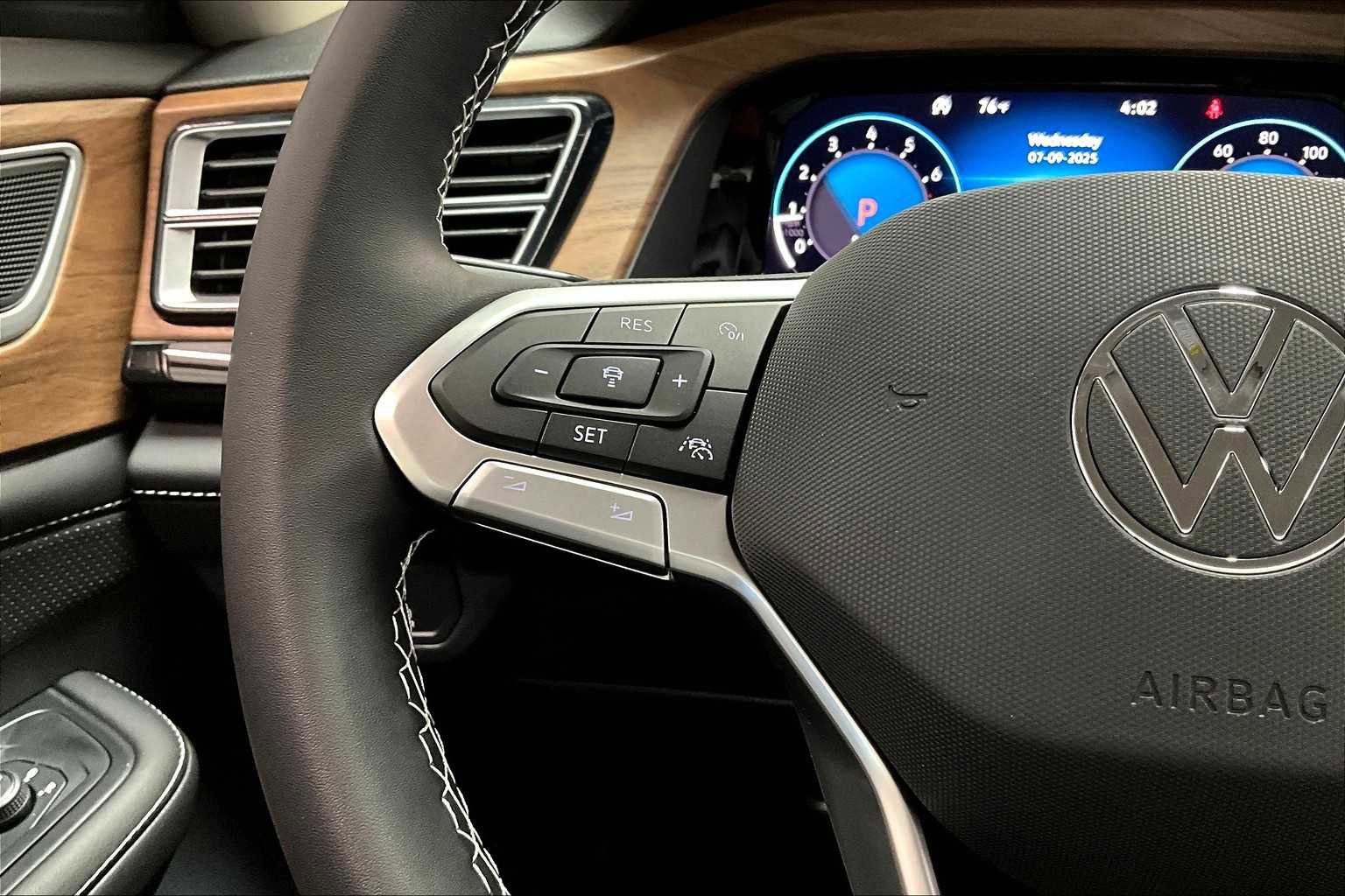 New 2025 Volkswagen Atlas SE image 17