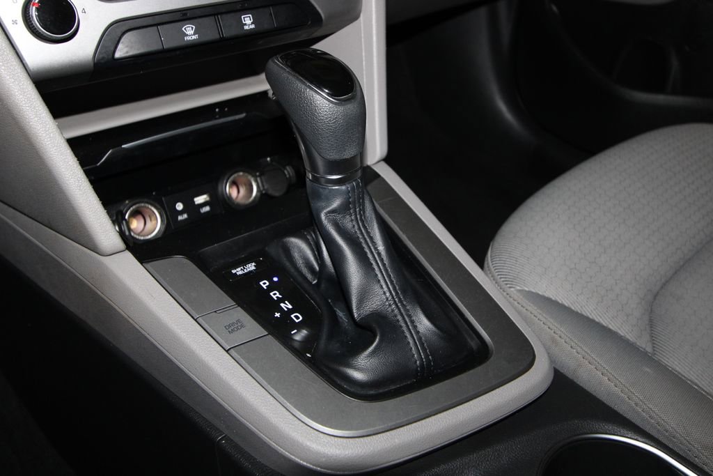 Used 2017 Hyundai Elantra SE image 13