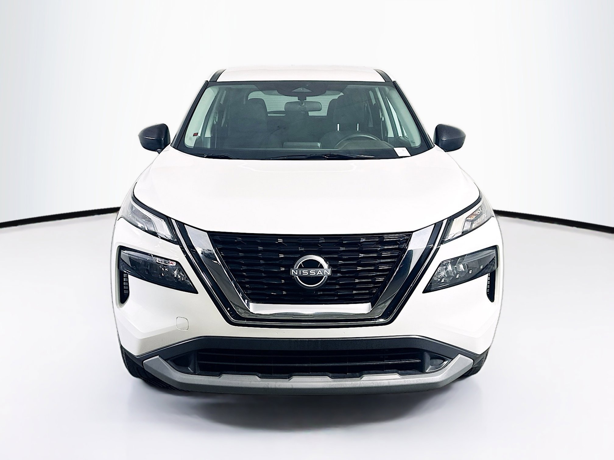 Used 2023 Nissan Rogue S image 2