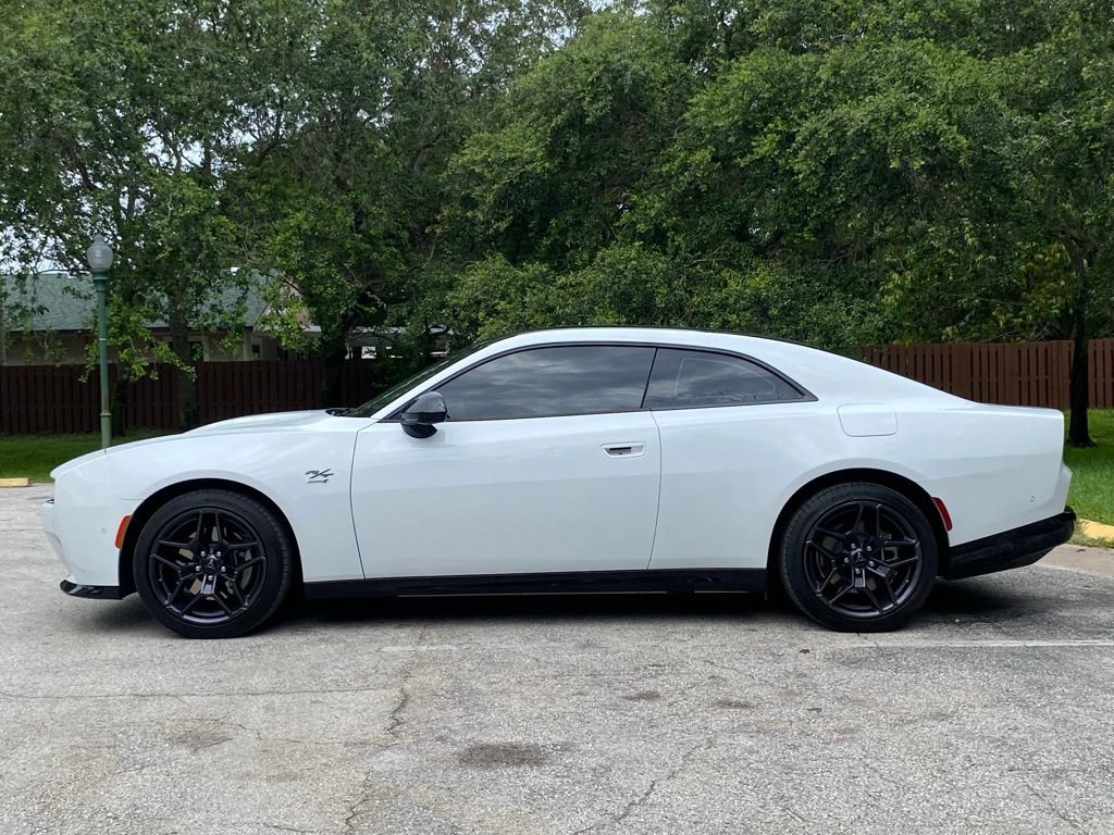 Used 2024 Dodge Charger Daytona R/T w/ Plus Group AWD/4WD image 4