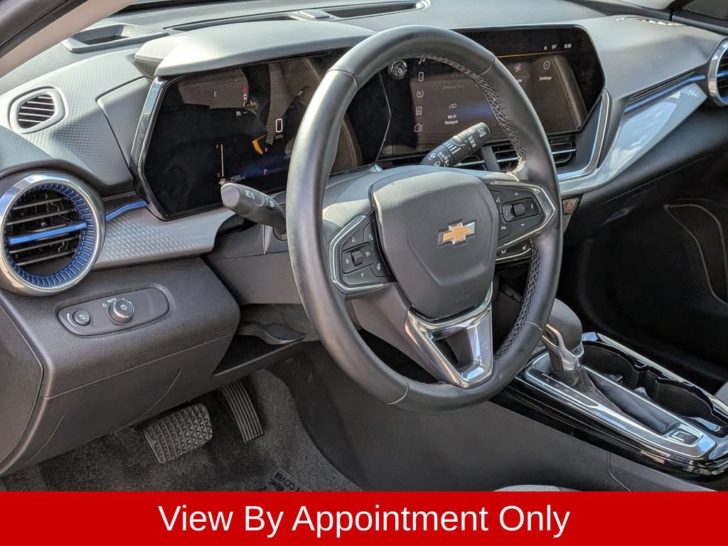 Used 2025 Chevrolet Trax LT w/ LT Convenience Package FWD image 15
