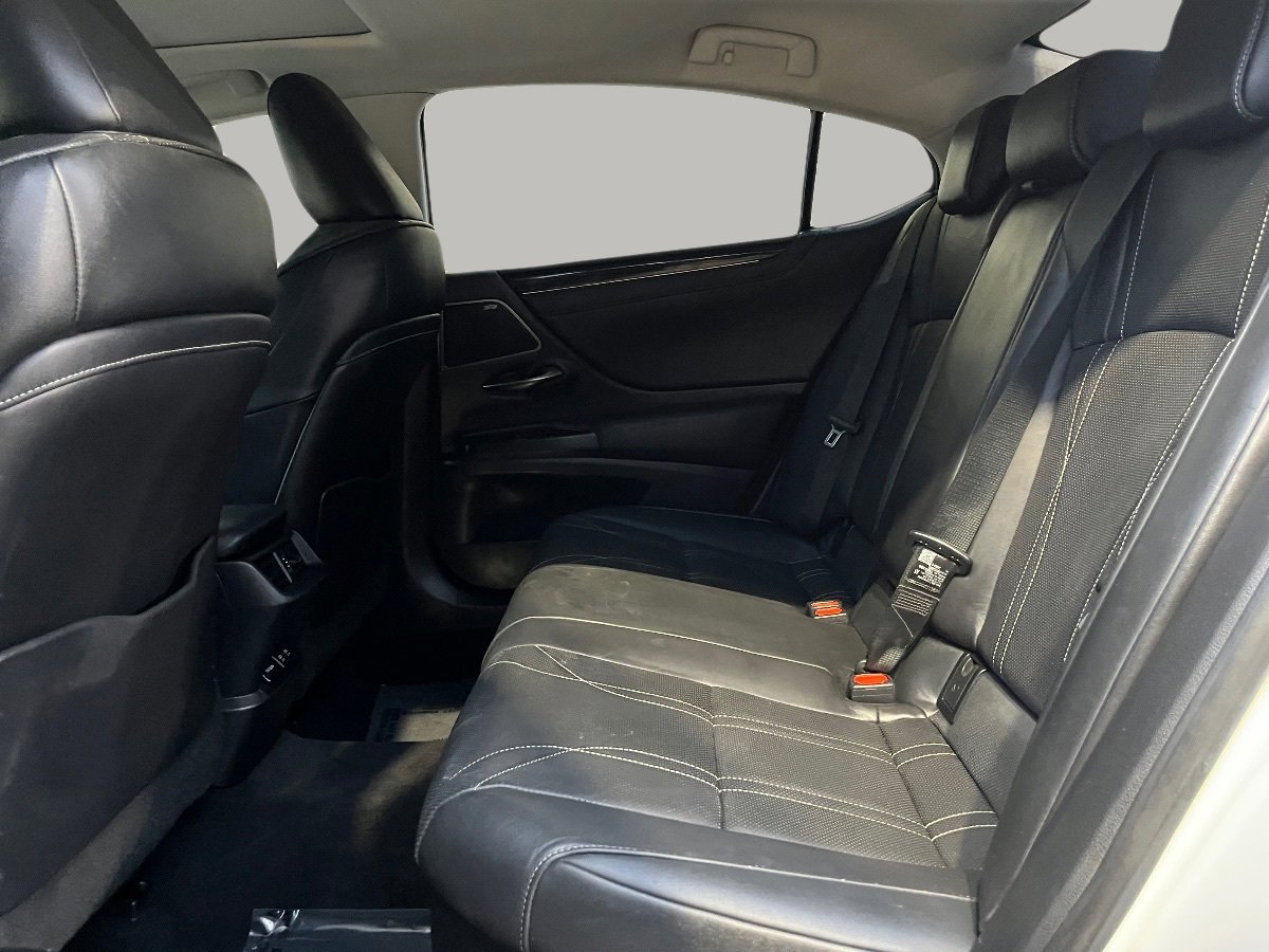 Used 2021 Lexus ES 300h w/ Accessory Package 2 image 17