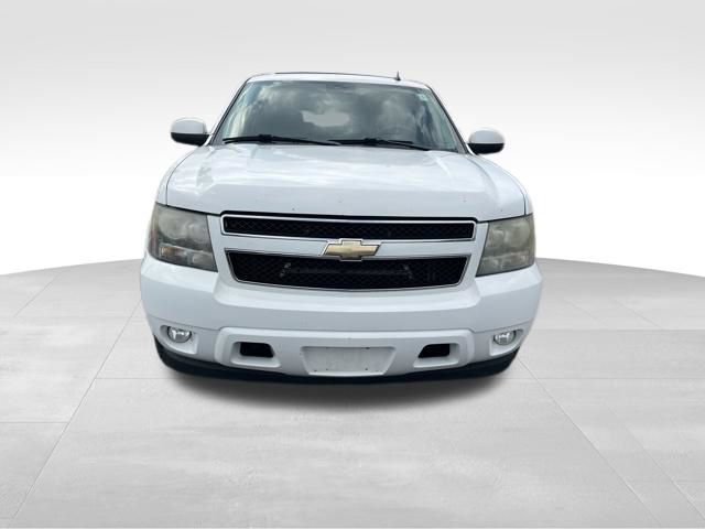 Used 2009 Chevrolet Suburban LT RWD image 2