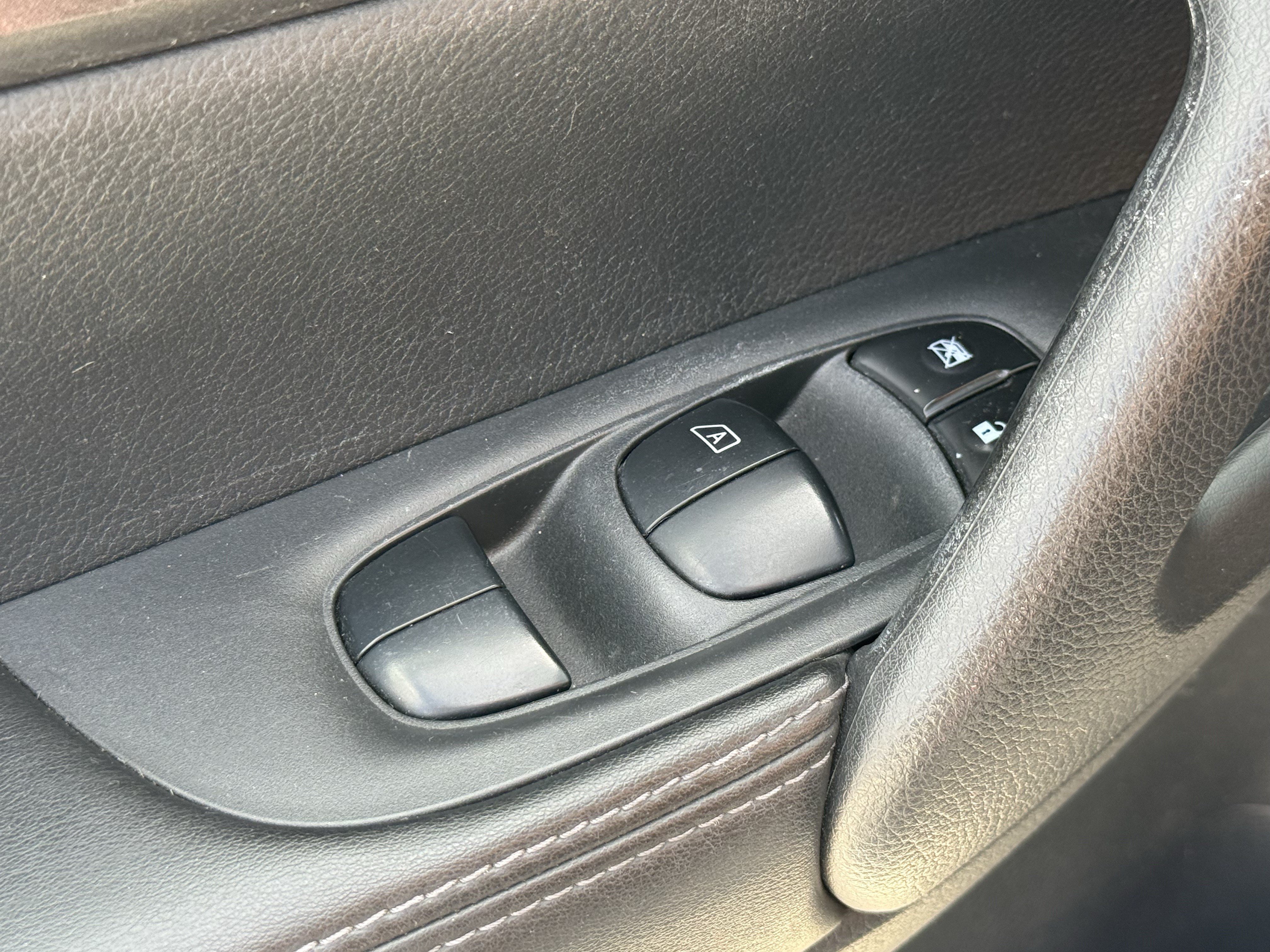 Used 2019 Nissan Rogue Sport S AWD/4WD image 26