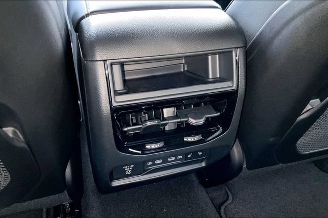 Used 2026 Jeep Grand Cherokee Limited AWD/4WD image 17