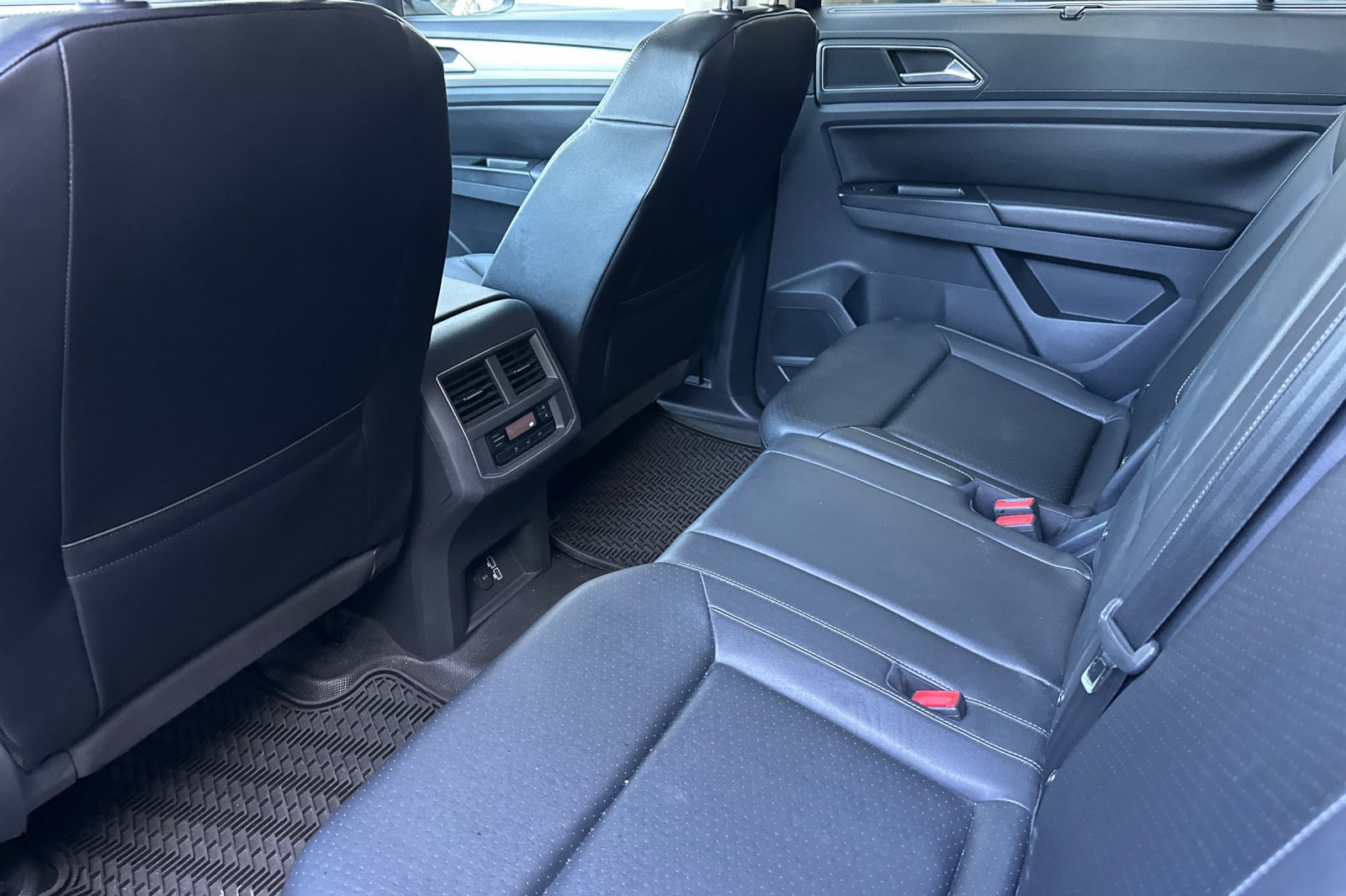 Used 2018 Volkswagen Atlas SE AWD/4WD image 12