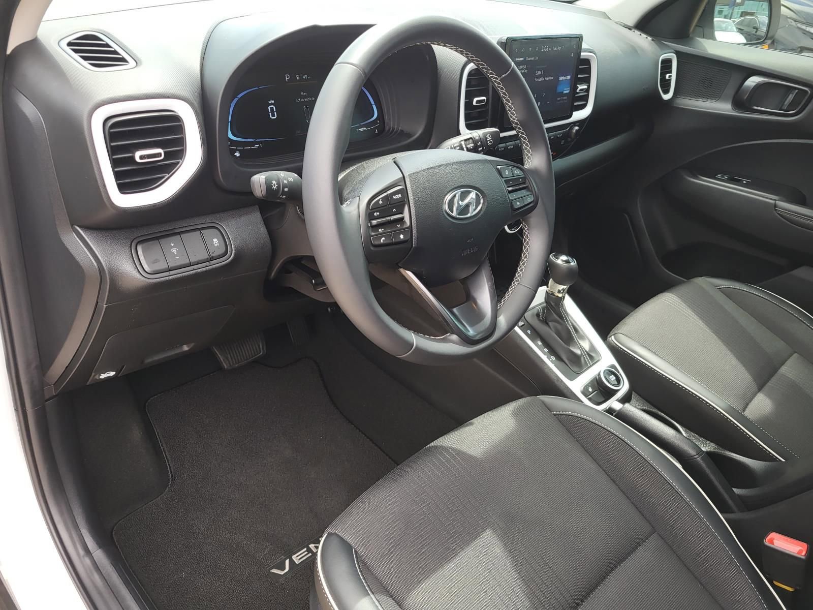 Certified 2024 Hyundai Venue Limited FWD image 17
