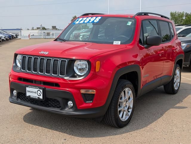 Used 2023 Jeep Renegade Latitude w/ Premium Group AWD/4WD image 7