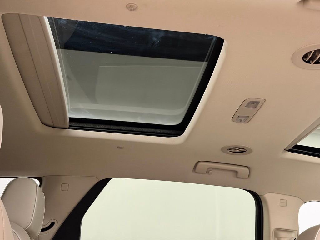 Certified 2022 Buick Enclave Avenir w/ Avenir Technology Package image 22